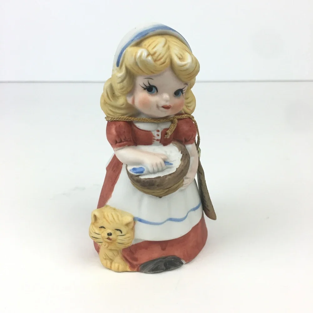 Vintage Adorabelles Girl Laundry w‎ Orange Cat Bell